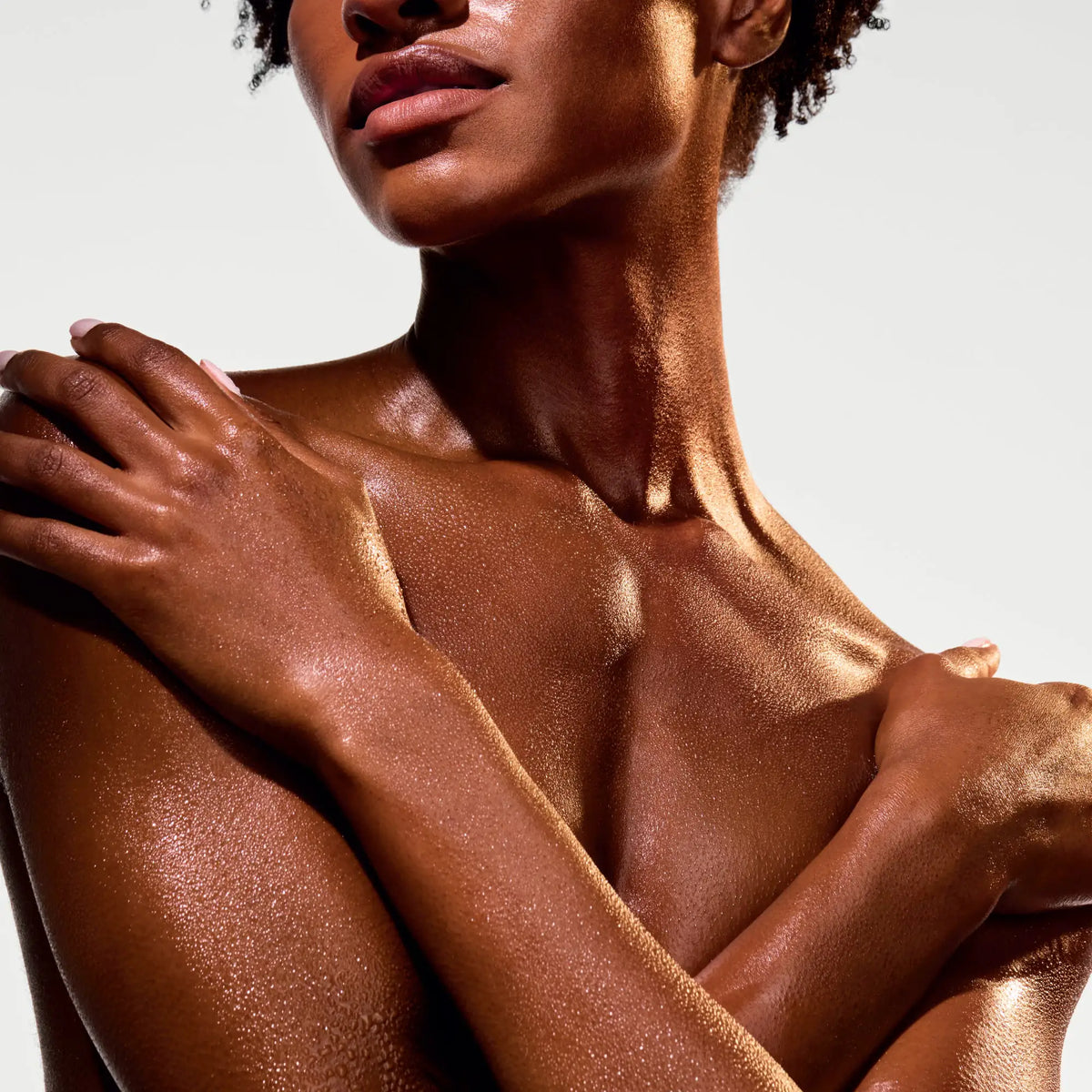 the-glow-getter-multi-oil-body-scrub-c6 NATR-40028-Alt-Image-The_Glow_Getter_Multi-Oil_Body_Scrub-06_1.webp